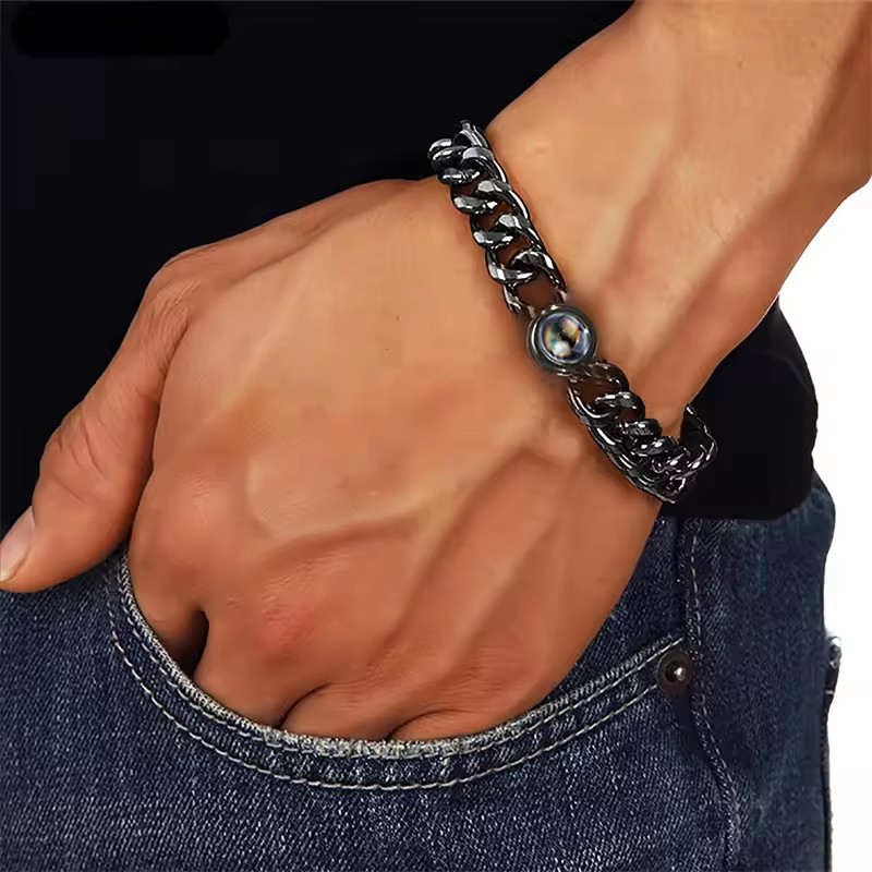 con proyección de fotos person - Body Jewelry Titanium reseña y precio